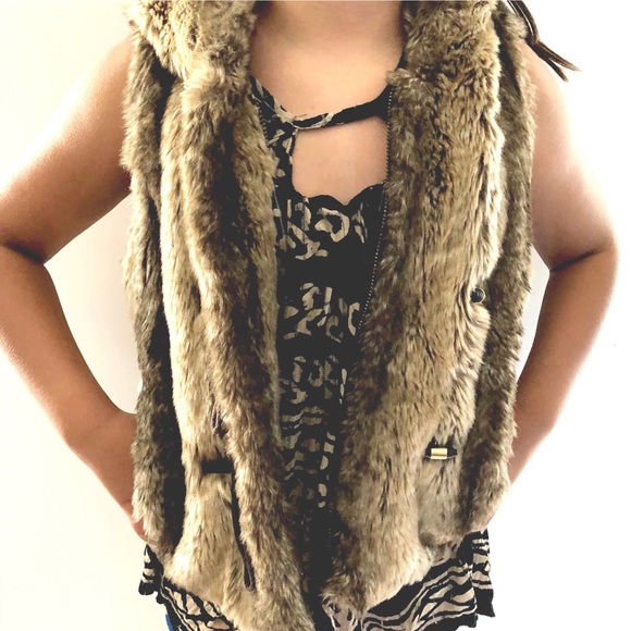 ⬇️1️⃣0️⃣0️⃣JUICY COUTURE Faux Fur Hooded vest - Picture 1 of 7